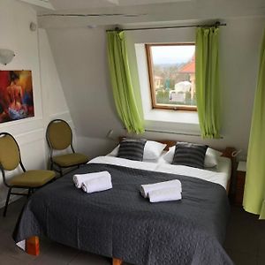 Pokój z łóżkiem queen-size